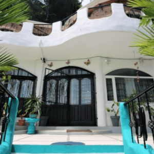 Compound Walk To Beach And Ocean Views