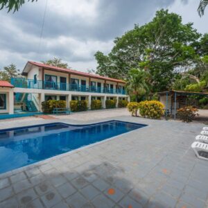 Cabinas Diversion Tropical - 10 Bed Hotel - 300m from Beach!